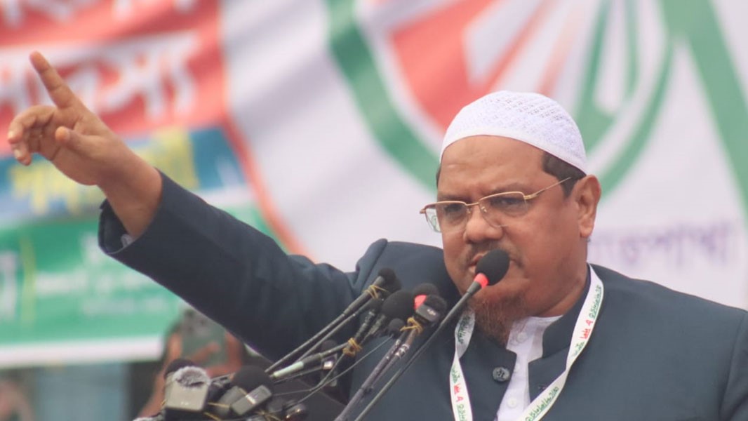 সেন্টার দখল করে ক্ষমতার চেয়ারে বসবেন সেদিন ভুলে যান: চরমোনাই পীর